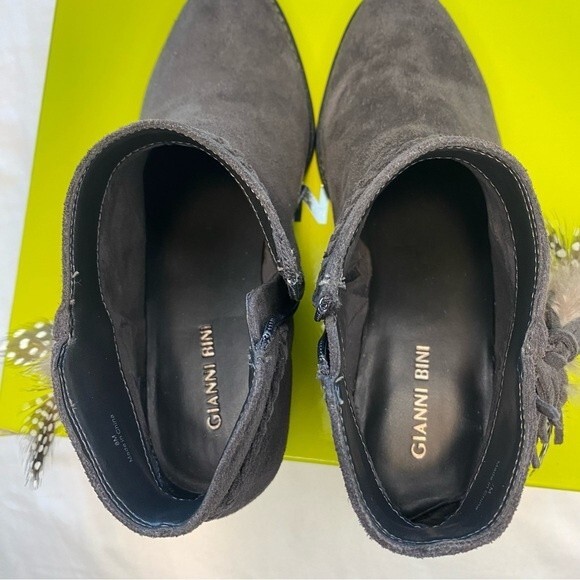 NWT Gianni Bini Charcoal Gray Suede Feather Detail Ankle Boots Rorrie Size 7M - Picture 12 of 15